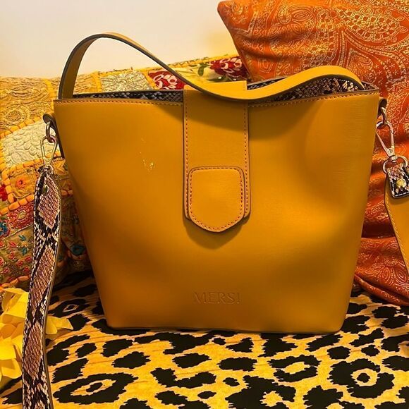 MERSI beautiful Crossbody Bag - Picture 2 of 10